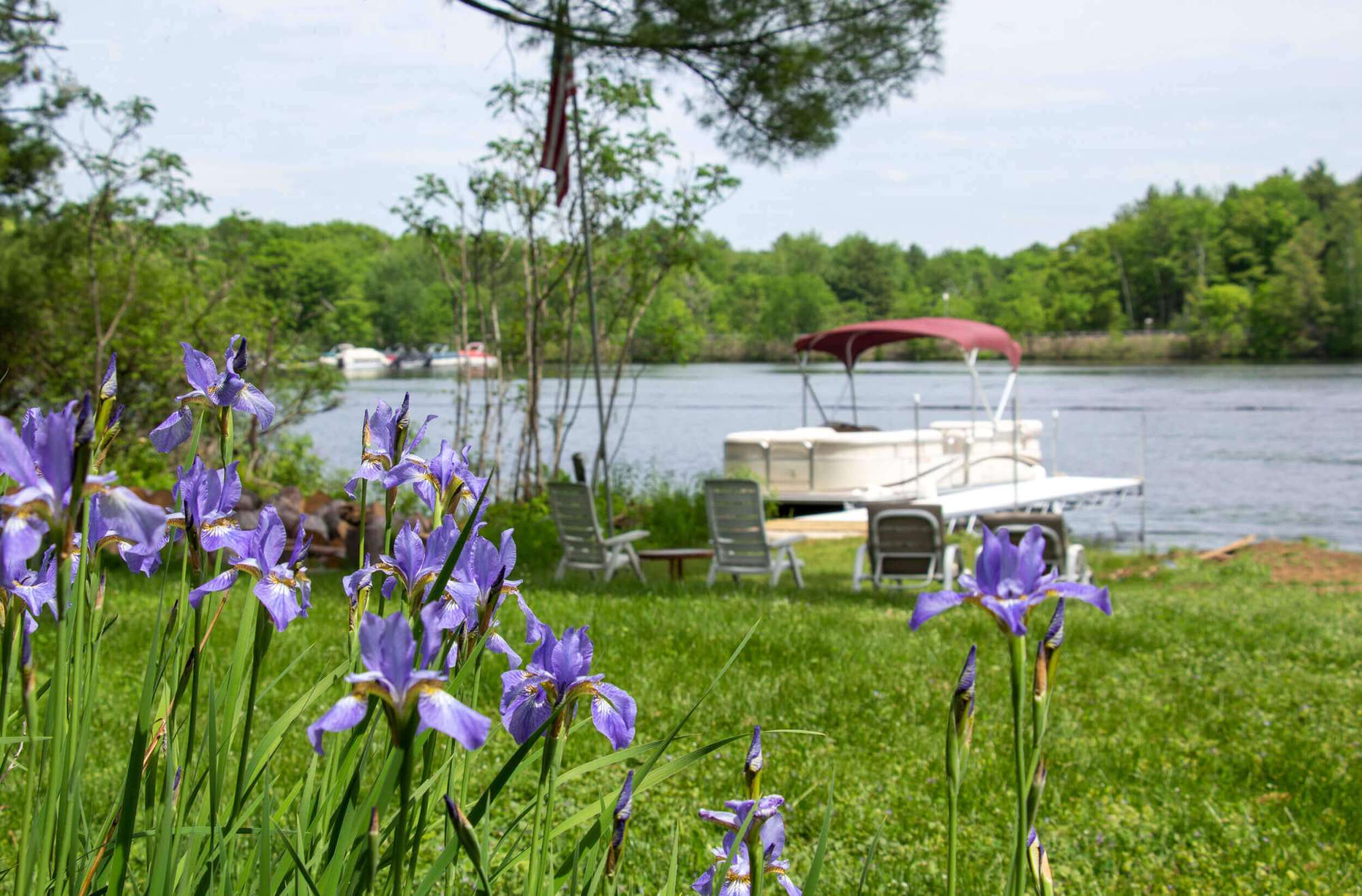 Lakefront setting at Pine Island Retreat